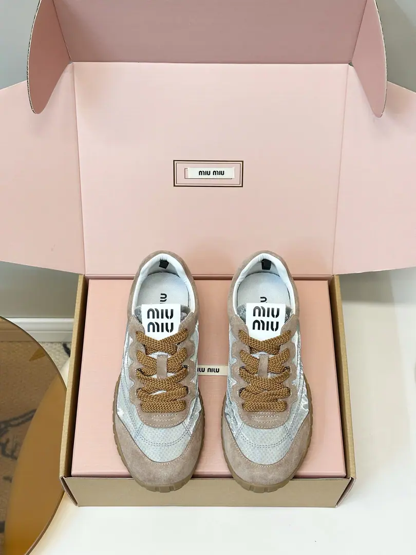 Top Version（Aircraft box set） Miu Miu 26ss Autumn show. - Yes, sir. Leisure shoes. The show process is fromMiu MiuClose-up of the series The tide elements of the new season And the concept of the love of the moment., Multiple Collision, Sending modern style~ It's a nice dress. It's a nice summer. Fabulous.: Counter-featur./Airnet veils, technology sheet. Uchi.: Lamb skin. Otsumi!: Original OpenTPURubber soles Codes: 35-40（40, 41Make a reservation.）