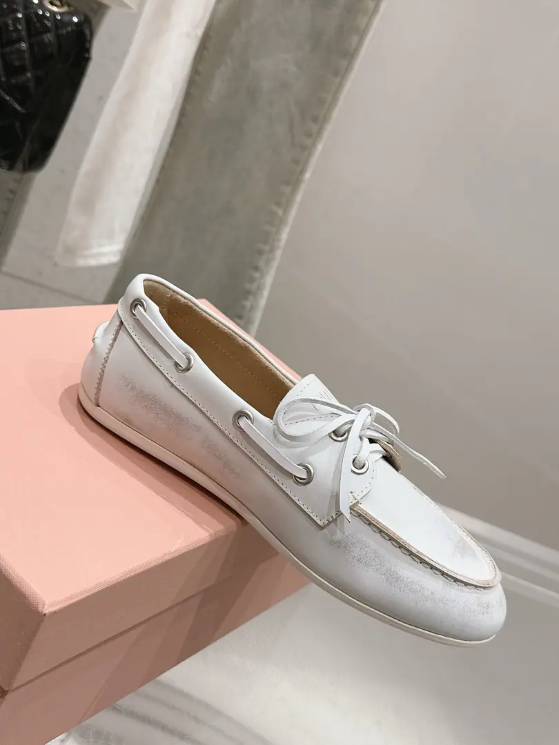 🏧𝐌𝐢𝐮𝐌𝐢𝐮Top Quality The new one.｜I'll make old tie-driver shoes.！ It's a perfect American relic of leisure sports shoes.～ The upper foot is so nice and comfortable.💯A fine, pure handmade one.. Materials and processes Imported gravy. Inside, put your feet on the inside. I'm comfortable with air. ZP- The rubber floor. Slipperproof grinding. Size: 35-40 [40.41Custom]