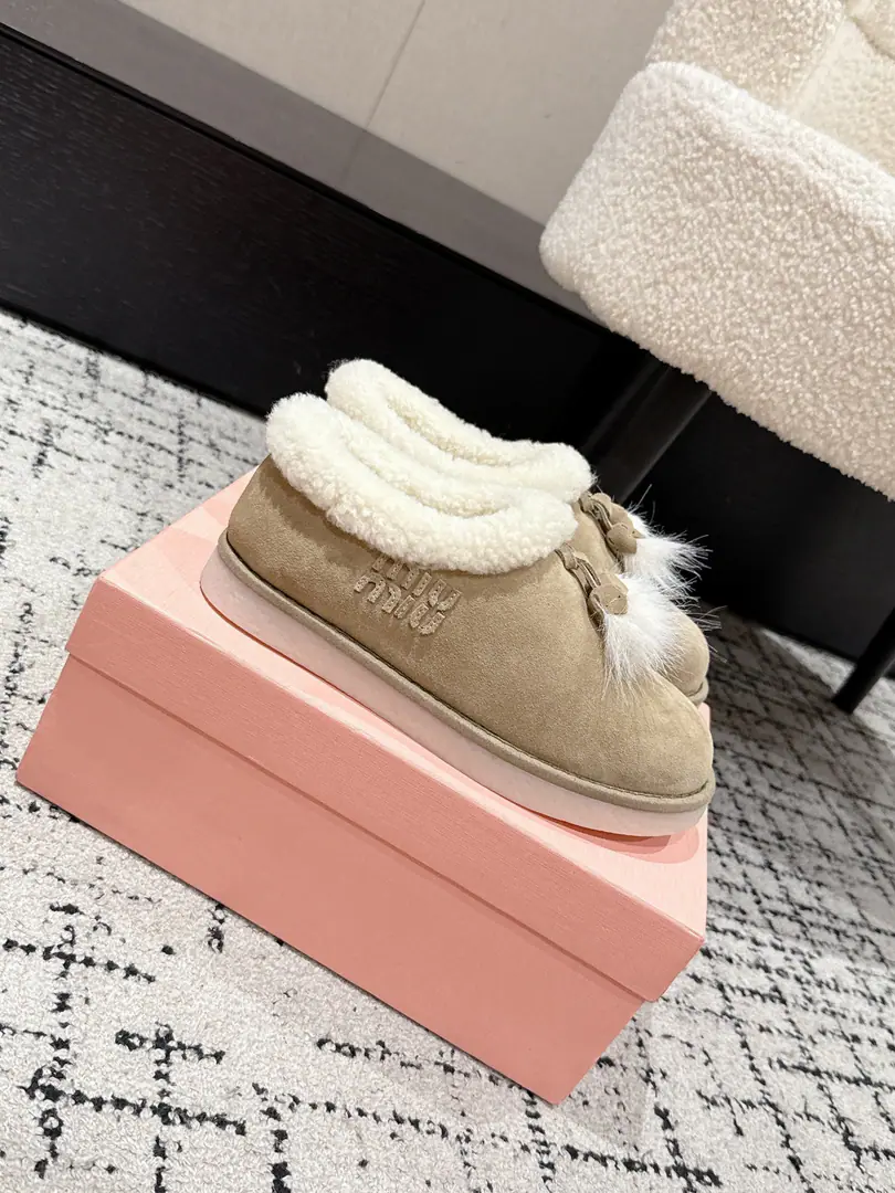 🏧𝐌𝐢𝐮𝐌𝐢𝐮The fall is the latest. The locket. A wooly snow boots.. Winter warm snow boots. I'm sure it's not disappointing., The stupid snow boots that attract you at first glance., It's so nice to talk. Take a look.！ Fabulous.: Cow counter-featuration material Uchi.: Import lamb wool Otsumi!: Original model rubber bottom Size: 35-41 [40.41Do it.]