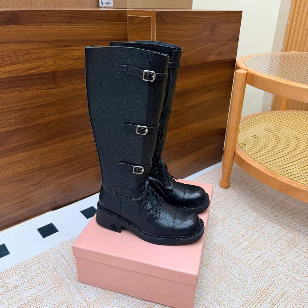 Boots. 2026Autumn and winter, the new Martyr boots are designed with great enthusiasm., miumiu♪ The unique style of the show ♪, And you're gonna be the focus of the crowd. To be queen of fashion.! - The fashionable stuff. Boots. Boots are high.15Inches Short boots. Boots are high.8Inches Shoe.:Use imported cattle skin Uchi.: In the watered cow. Foot.: In the cow dyed cow. He's tall.: 4cm Otsumi!: Rubber skating and grinding. Codes: 34-41（34.40.41No, no, no, no, no.）