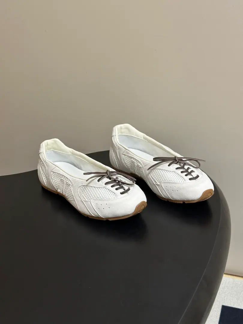 2026The new early autumn. MIUMIU X NEW Balance Mu Mu. NBThe joint is a small-bit ballet shoe with a flat-bed leisure shoe. I'm not sure I'm sure I'm going to be able to get a better look at this., Soft-formed foot-inclusive, The straps are fine., The regood shoe muscle., Base-floor light profit. The color system is fit for daily multi-dressing., With a leisure pants and a loose body., The pair of half-sands is soft and ancient., I'm shopping everyday., A short trip., It's all right for light commutes.. Shoe.: Bullskins./Cows, anti-feat, custom-made webcloths. Inside, put your feet on the inside.: Customize airnet sheets Shoes under the sole.: Shade it.TPUSlipboard Base, Add deep-range grinding materials. Shoe belt.: A specific pair of pairs of shoes with a real leather belt for a complex piece of waste. Codes: 35-39（40I'll make sure I don't change it.）