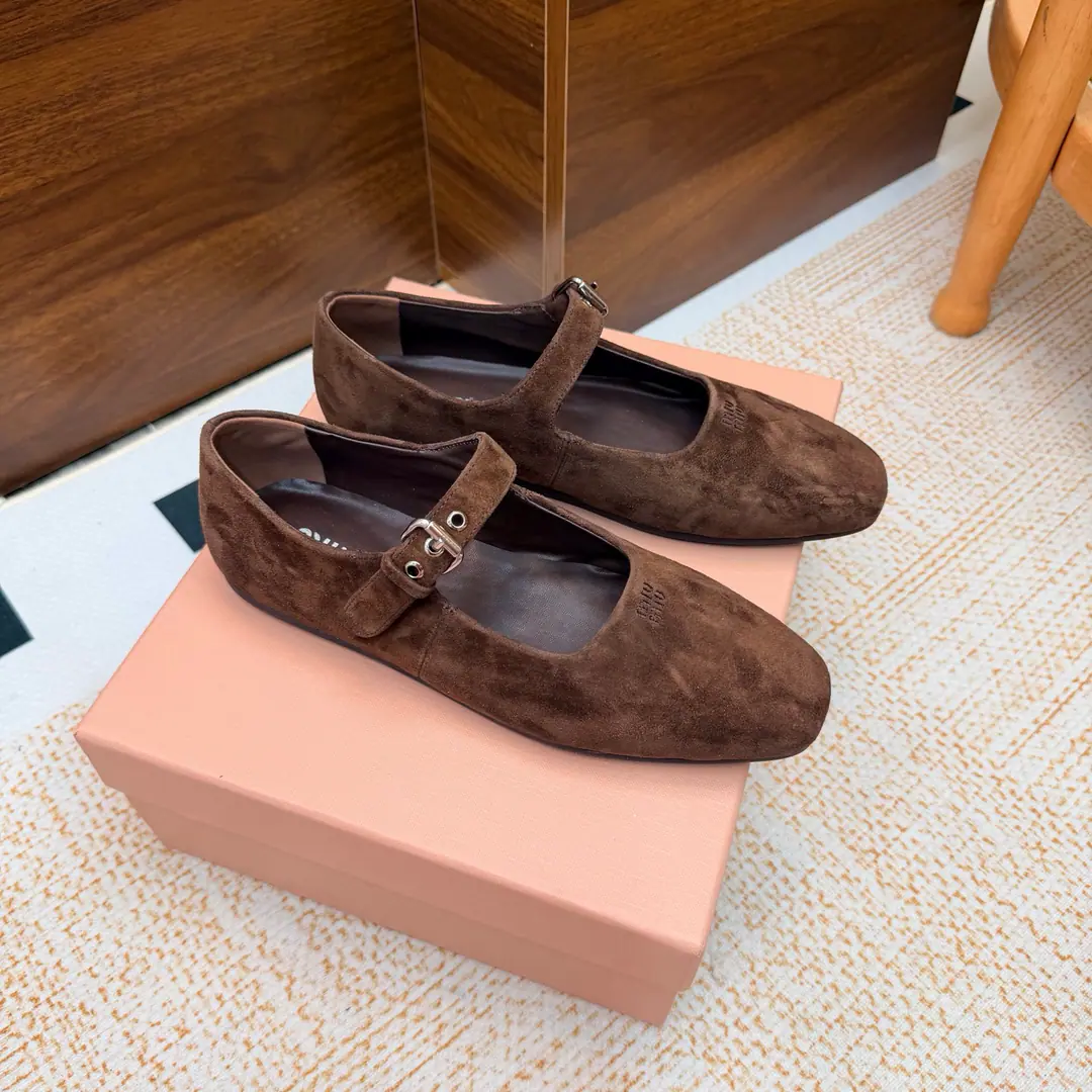 𝑀𝑖𝑢𝑀𝑖 ²⁰²² Mu. Mu. New paragraph🩰Square Ballet.🎀Mary Jane's shoe series is new.🎀miumiu ★★★★★ Paris Fashion Week's latest show., A new set of cozyness and fashion styles., Pointheads and round-head designs match different style requirements ♺ Shoe.: Cows are counter-feat. ♺ Uchi.: The original custom is in the sheep's skin. ♺ Otsumi!: Original Base ♺ Shoes.: 35-39（34, 40, 41Custom without re-offer） ♺ The most expensive cabinet is packed.