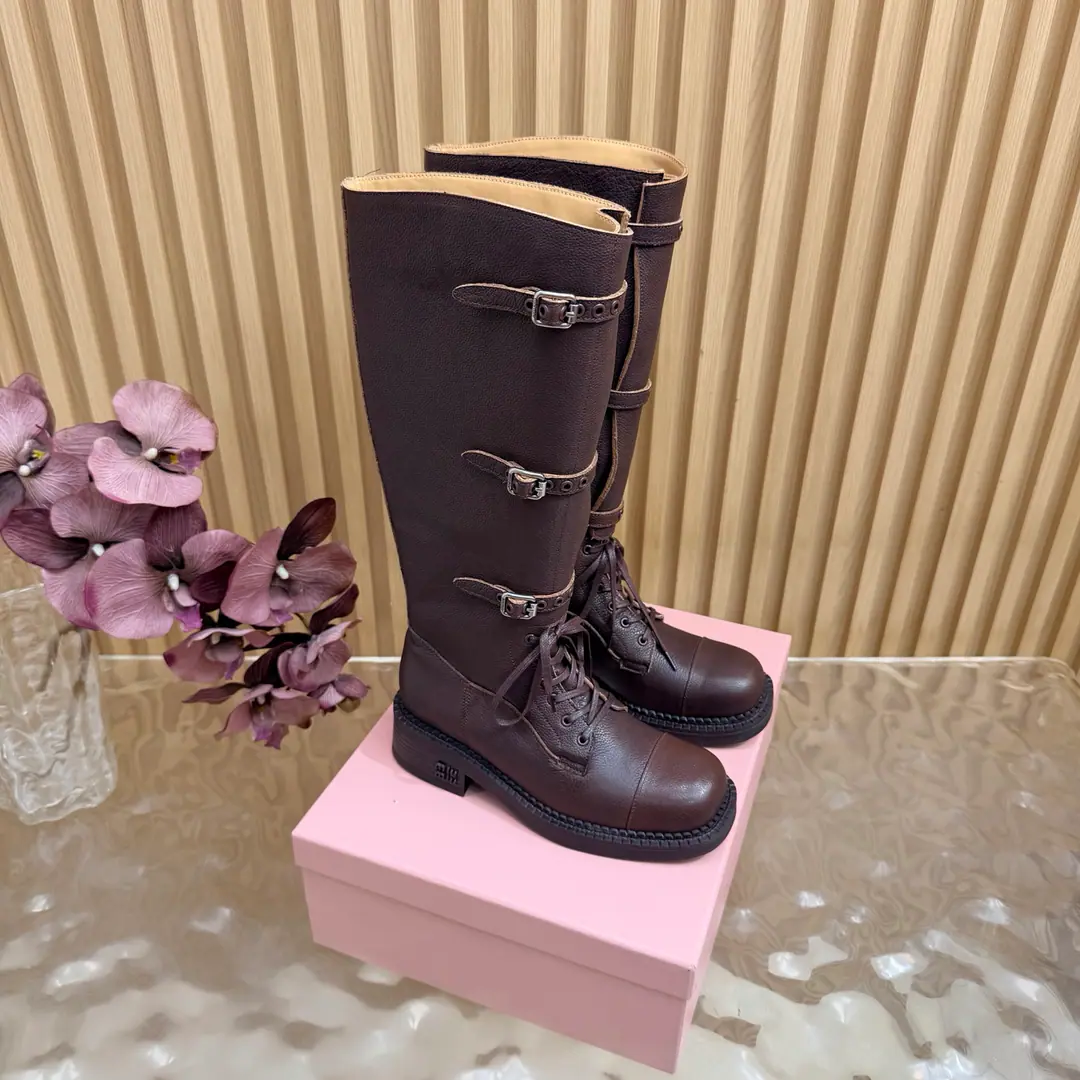 Boots. 2026Autumn and winter, the new Martyr boots are designed with great enthusiasm., miumiu♪ The unique style of the show ♪, And you're gonna be the focus of the crowd. To be queen of fashion.! - The fashionable stuff. Boots. Boots are high.15Inches Short boots. Boots are high.8Inches Shoe.:Use imported cattle skin Uchi.: In the watered cow. Foot.: In the cow dyed cow. He's tall.: 4cm Otsumi!: Rubber skating and grinding. Codes: 34-41（34.40.41No, no, no, no, no.）