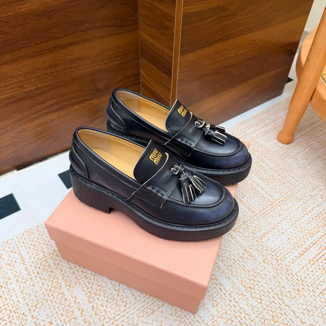 𝑀𝑖𝑢𝑀𝑖 ²⁰²² Mu. Mu. New paragraph🩰The Fancy Fashion Shoes of the Chew Bottom College. 🎀New one-shoe series.🎀miumiu ★★★★★ Paris Fashion Week's latest show., A new set of cozyness and fashion styles., Pointheads and round-head designs match different style requirements ♺ Shoe.: Open the beads. ♺ Uchi.: The original custom is in the sheep. ♺ Otsumi!: OriginalTPROtsumi! ♺ Shoes.: 35-39（34, 40, 41Custom without re-offer） ♺ The most expensive cabinet is packed.