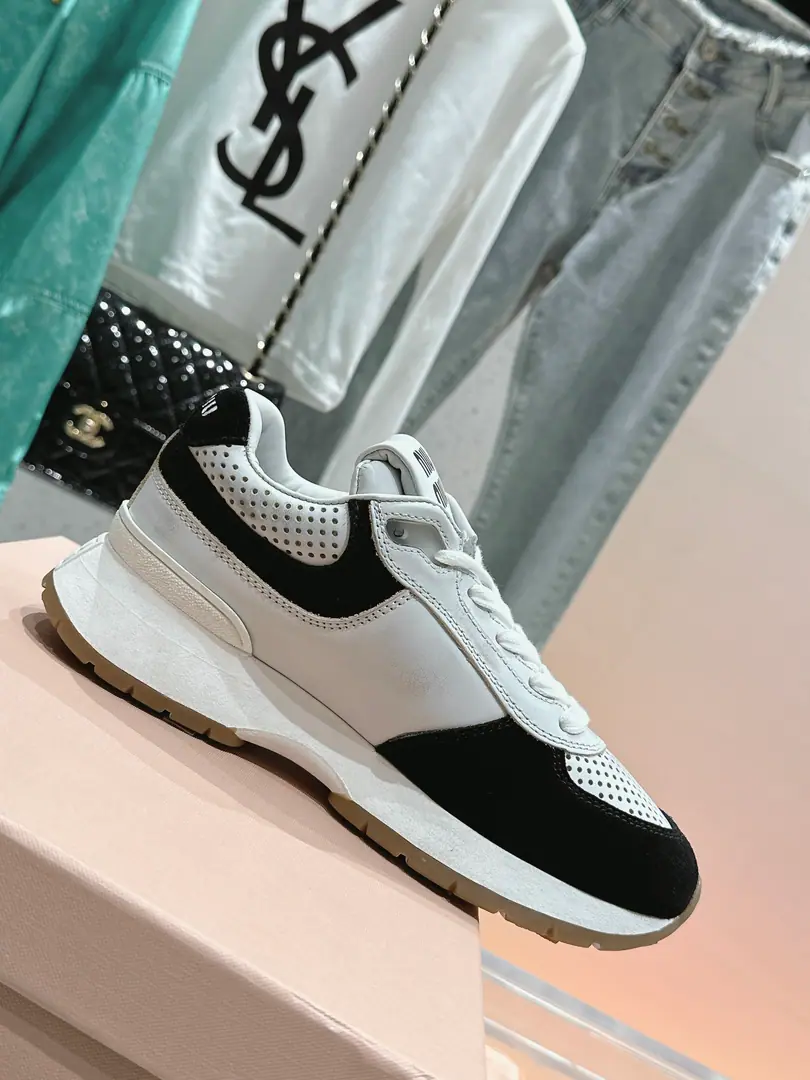 🏧𝐌𝐢𝐮𝐌𝐢𝐮Top Quality New starter.｜The old dirty little tadpoles.！ It's a good American relic with leisure and sports shoes.～ The upper foot is so nice and comfortable.💯A classic, a rare piece of talent.！ Materials and processes Imported cow flour. In silk cow skins. I'm comfortable with air. OriginalTPU♪ And the vacuum is thick ♪ Size: 35-40 [40Custom]