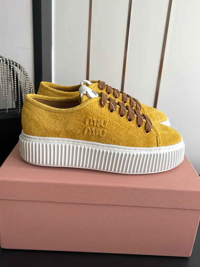🏧𝐌𝐢𝐮𝐌𝐢𝐮New crackers and leisure shoes. It's a nice, thick, leisure style with leisure shoes.～ You're always wearing the same thing.！ The upper foot is so nice and comfortable.💯A classic, a rare piece of talent.！ ✔Fabulous.: Import of sanded cattle skin materials ✔Uchi.: In the air, in the skin. ✔Otsumi!: The original was a very light model. ✔Codes: 35-40 [40.41Make a reservation.] ✔Packaging: Original full flight box