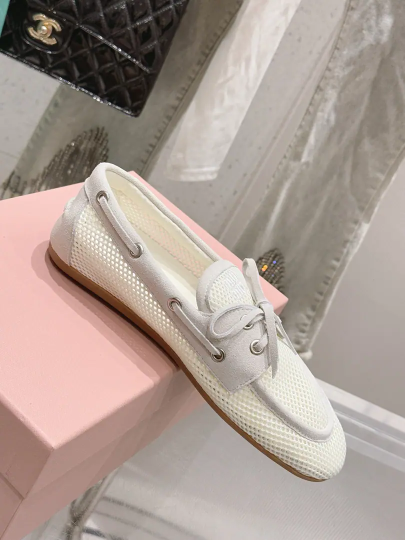 🏧𝐌𝐢𝐮𝐌𝐢𝐮Top Quality The new one.｜I'll make old tie-driver shoes.！ It's a perfect American relic of leisure sports shoes.～ The upper foot is so nice and comfortable.💯A fine, pure handmade one.. Materials and processes Imported anti-veg net material Inside, put your feet on the inside. I'm comfortable with air. ZP- The rubber floor. Slipperproof grinding. Size: 35-40 [40.41Custom]