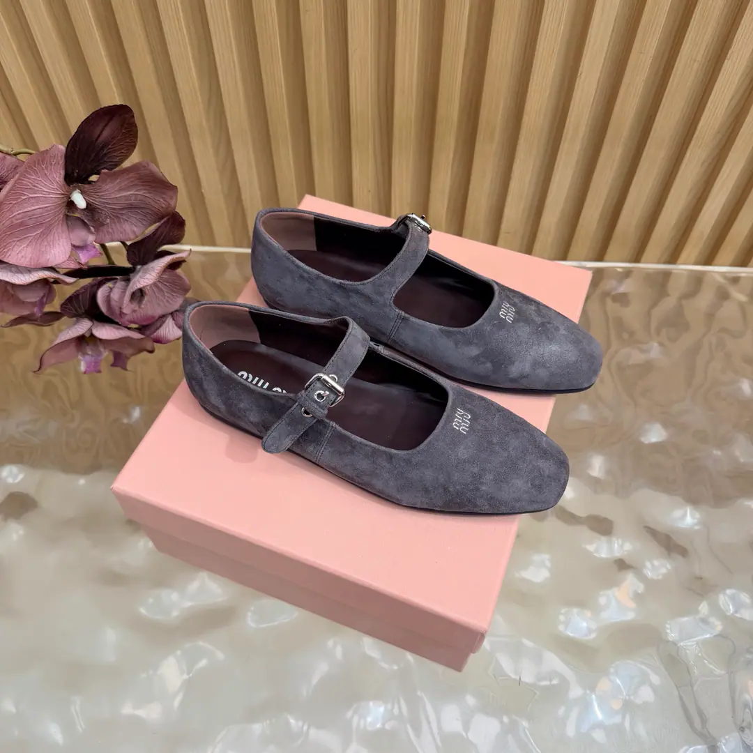 𝑀𝑖𝑢𝑀𝑖 ²⁰²² Mu. Mu. New paragraph🩰Square Ballet.🎀Mary Jane's shoe series is new.🎀miumiu ★★★★★ Paris Fashion Week's latest show., A new set of cozyness and fashion styles., Pointheads and round-head designs match different style requirements ♺ Shoe.: Cows are counter-feat. ♺ Uchi.: The original custom is in the sheep's skin. ♺ Otsumi!: Original Base ♺ Shoes.: 35-39（34, 40, 41Custom without re-offer） ♺ The most expensive cabinet is packed.
