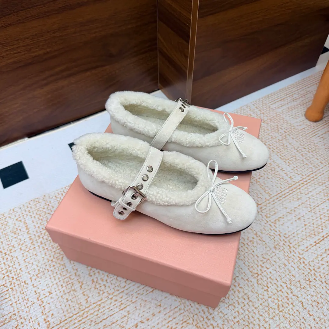 𝑀𝑖𝑢𝑀𝑖 ²⁰²² Mu. Mu. New paragraph🩰wool. Ballet.🎀Mary Jane's shoe series is new.🎀miumiu ★★★★★ Paris Fashion Week's latest show., A new set of cozyness and fashion styles., Pointheads and round-head designs match different style requirements ♺ Shoe.: Cows are counter-feat.➕wool. ♺ Uchi.: Original customizes the wool inside ♺ Otsumi!: Original Base ♺ Shoes.: 35-39（34, 40, 41Custom without re-offer） ♺ The most expensive cabinet is packed.