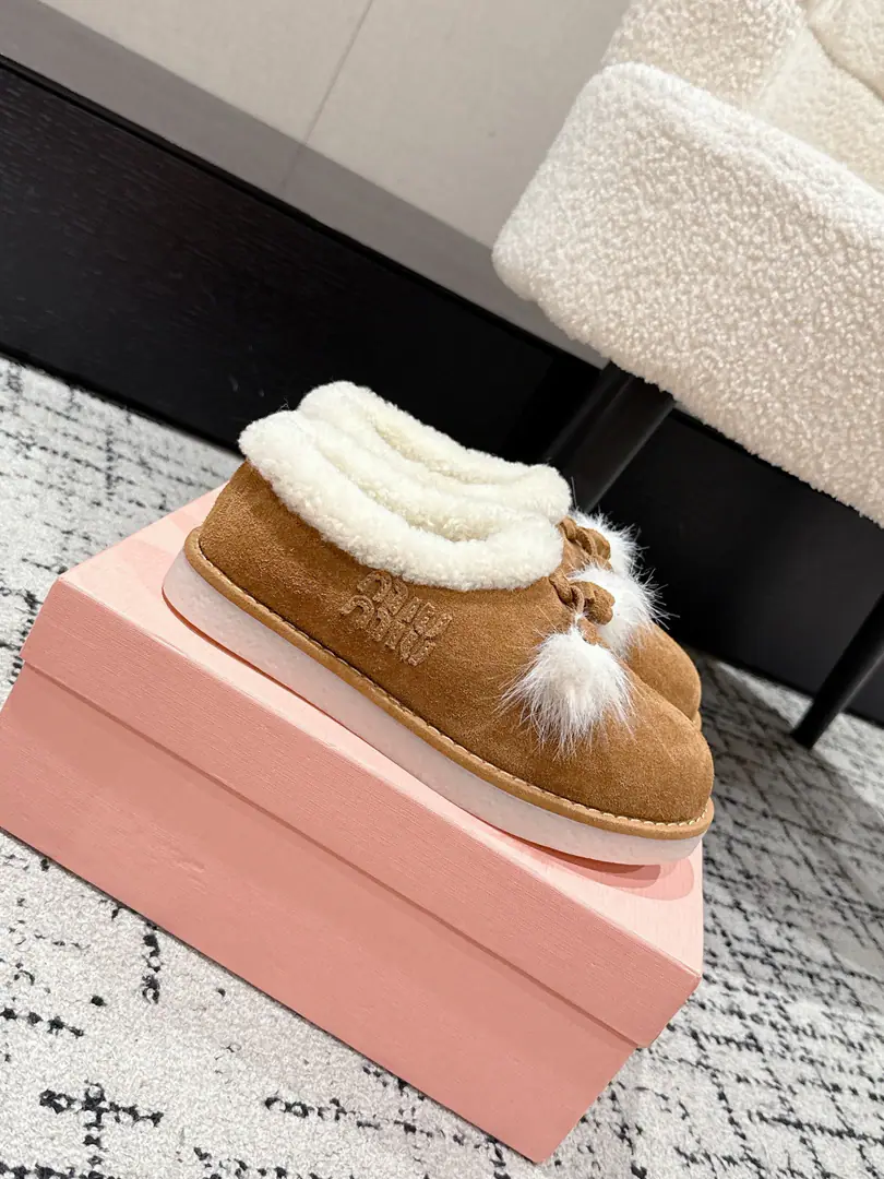 🏧𝐌𝐢𝐮𝐌𝐢𝐮The fall is the latest. The locket. A wooly snow boots.. Winter warm snow boots. I'm sure it's not disappointing., The stupid snow boots that attract you at first glance., It's so nice to talk. Take a look.！ Fabulous.: Cow counter-featuration material Uchi.: Import lamb wool Otsumi!: Original model rubber bottom Size: 35-41 [40.41Do it.]