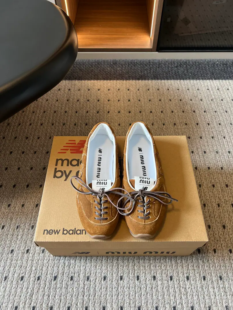 Miu Mi* x New Balanc*26ssThe new money is a small ballet sole. I'm not sure I'm sure I'm going to be able to get a better look at this., Soft-formed foot-inclusive, The straps are fine., The regood shoe muscle., Base-floor light profit. The color system is fit for daily multi-dressing., With a leisure pants and a loose body., The pair of half-sands is soft and ancient., I'm shopping everyday., A short trip., It's all right for light commutes.. Shoe.: Bullskins. Uchi.: Lamb skin./Nebula Otsumi!: TPUOtsumi! size: 35-45Code（40, 45Code custom is not to be changed）