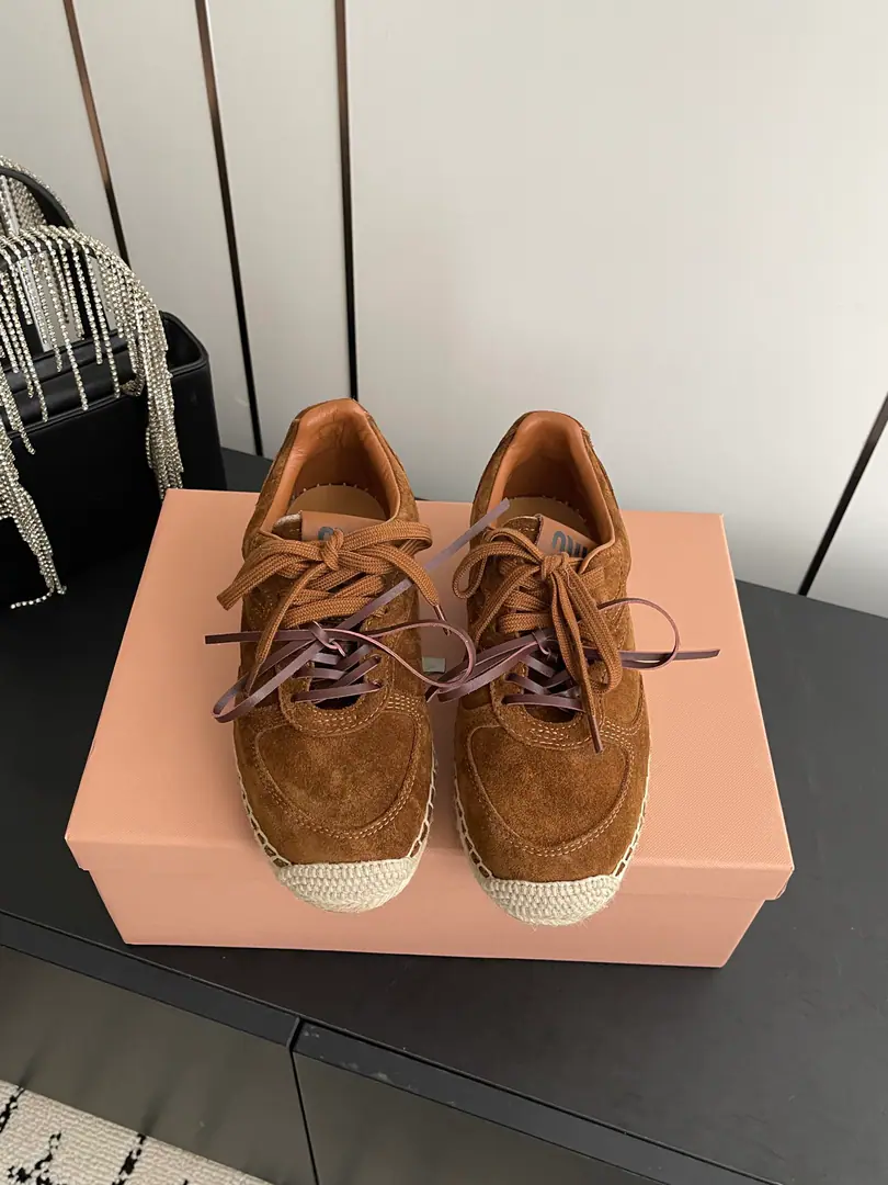 🏧𝐌𝐢𝐮𝐌𝐢𝐮New paragraph Weaving ash-coater shoes The latest show. Classic Upgrade Comfort and fashion. Every color fits well., Designed to match different style requirements Shoe.AHigh-class silk-lighted cow.+Laffy Weavers. Uchi.AHigh-class silk-lighted cow. Original import of rubber bottom Codes: 35-40（40Make a reservation.）