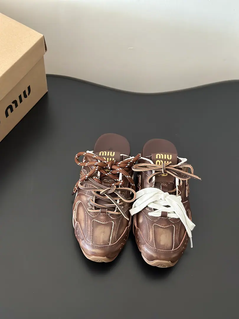 Batch miu mi* ✖️new Balanc* Joint couple sneakers. Half-drawn. Shoes with a pair of corny, leather., In the sheep's skin., Self-module skating rubber grinding base Shoes belts are designed with a shoe belt for each shoe, which is more popular recently. size: Female35-40Men39-45（Women40Men45Do it.）