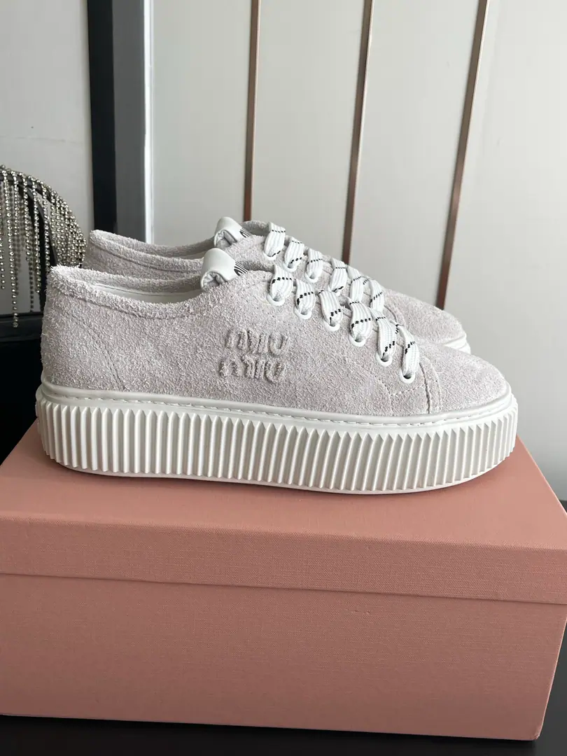🏧𝐌𝐢𝐮𝐌𝐢𝐮New crackers and leisure shoes. It's a nice, thick, leisure style with leisure shoes.～ You're always wearing the same thing.！ The upper foot is so nice and comfortable.💯A classic, a rare piece of talent.！ ✔Fabulous.: Import of sanded cattle skin materials ✔Uchi.: In the air, in the skin. ✔Otsumi!: The original was a very light model. ✔Codes: 35-40 [40.41Make a reservation.] ✔Packaging: Original full flight box