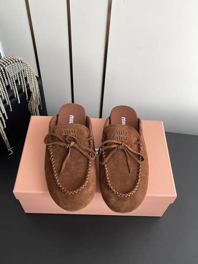 🏧𝐌𝐢𝐮𝐌𝐢𝐮Mu Mu Shinjin, Pibutt.🎀Shoes. These two weld the softness of spring and summer to their feet. SoftfufuThe revelry, the skin with the glitter of the bow. Sweet, unsatisfied feelings of a girl are filled with them. It's not routine.. Shoe-faced cow revel The insides are counter-featur. Original version to open Codes: 35-41（40 41Make a reservation.）