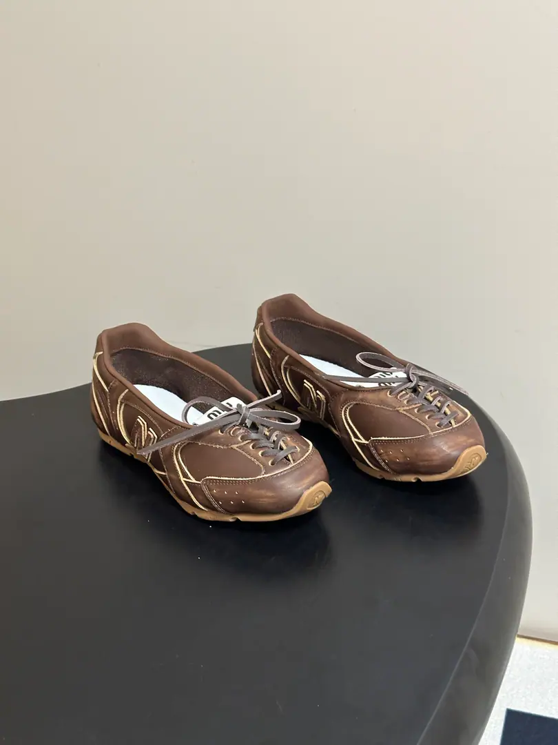 2026The new early autumn. MIUMIU X NEW Balance Mu Mu. NBThe joint is a small-bit ballet shoe with a flat-bed leisure shoe. I'm not sure I'm sure I'm going to be able to get a better look at this., Soft-formed foot-inclusive, The straps are fine., The regood shoe muscle., Base-floor light profit. The color system is fit for daily multi-dressing., With a leisure pants and a loose body., The pair of half-sands is soft and ancient., I'm shopping everyday., A short trip., It's all right for light commutes.. Shoe.: Bullskins./Cows, anti-feat, custom-made webcloths. Inside, put your feet on the inside.: Customize airnet sheets Shoes under the sole.: Shade it.TPUSlipboard Base, Add deep-range grinding materials. Shoe belt.: A specific pair of pairs of shoes with a real leather belt for a complex piece of waste. Codes: 35-39（40I'll make sure I don't change it.）