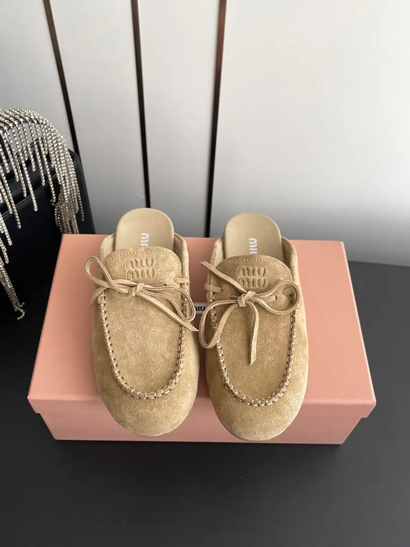 🏧𝐌𝐢𝐮𝐌𝐢𝐮Mu Mu Shinjin, Pibutt.🎀Shoes. These two weld the softness of spring and summer to their feet. SoftfufuThe revelry, the skin with the glitter of the bow. Sweet, unsatisfied feelings of a girl are filled with them. It's not routine.. Shoe-faced cow revel The insides are counter-featur. Original version to open Codes: 35-41（40 41Make a reservation.）