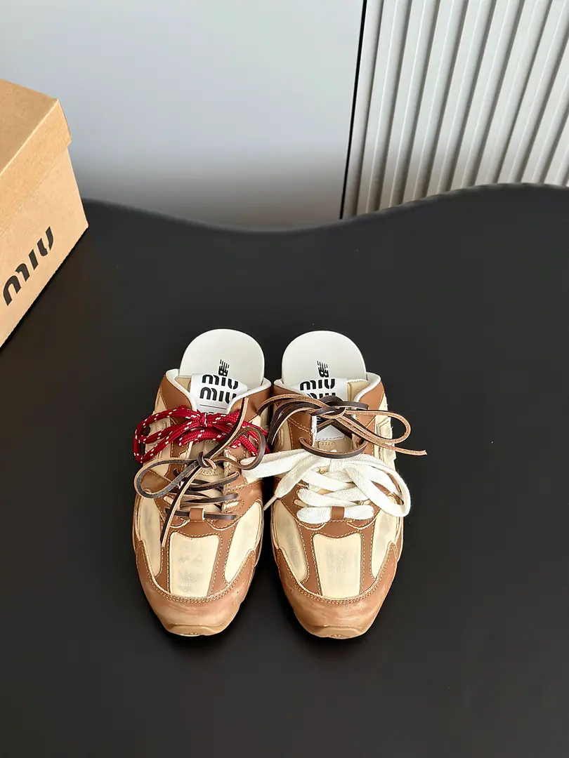Batch Miumi* ✖️new Balanc* Joint couple sneakers. Happy shoes from Meadard are old and colored. Shoes with a pair of corny, leather., In the cow's skin., Self-module skating rubber grinding base The shoelaces were designed with three pairs of shoelaces per shoe, which are more popular recently. Female size35-39（40Make a no-refund order.） Men's size.39-44