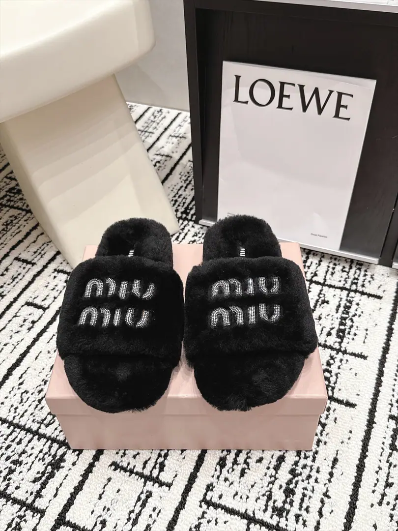 Requisition level Miu Miu 26/The new stuff of autumn and winter.～ It's a big one.！ It's a symbol of taste, both at home and in the outer dress.！ Autumn with socks. That's just too much. Import Australian real wool., ♪ My hands are so delicate and so soft and smooth ♪ The big bottom is a sliding base. Size: #35-39（40Custom）