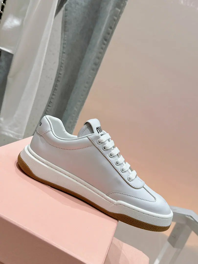 🏧𝐌𝐢𝐮𝐌𝐢𝐮Top Quality New starter.｜The old dirty little tadpoles.！ It's a good American relic with leisure and sports shoes.～ The upper foot is so nice and comfortable.💯A classic, a rare piece of talent.！ Materials and processes Imported cow flour. In silk cow skins. I'm comfortable with air. OriginalTPU♪ And the vacuum is thick ♪ Size: 35-40 [40Custom]