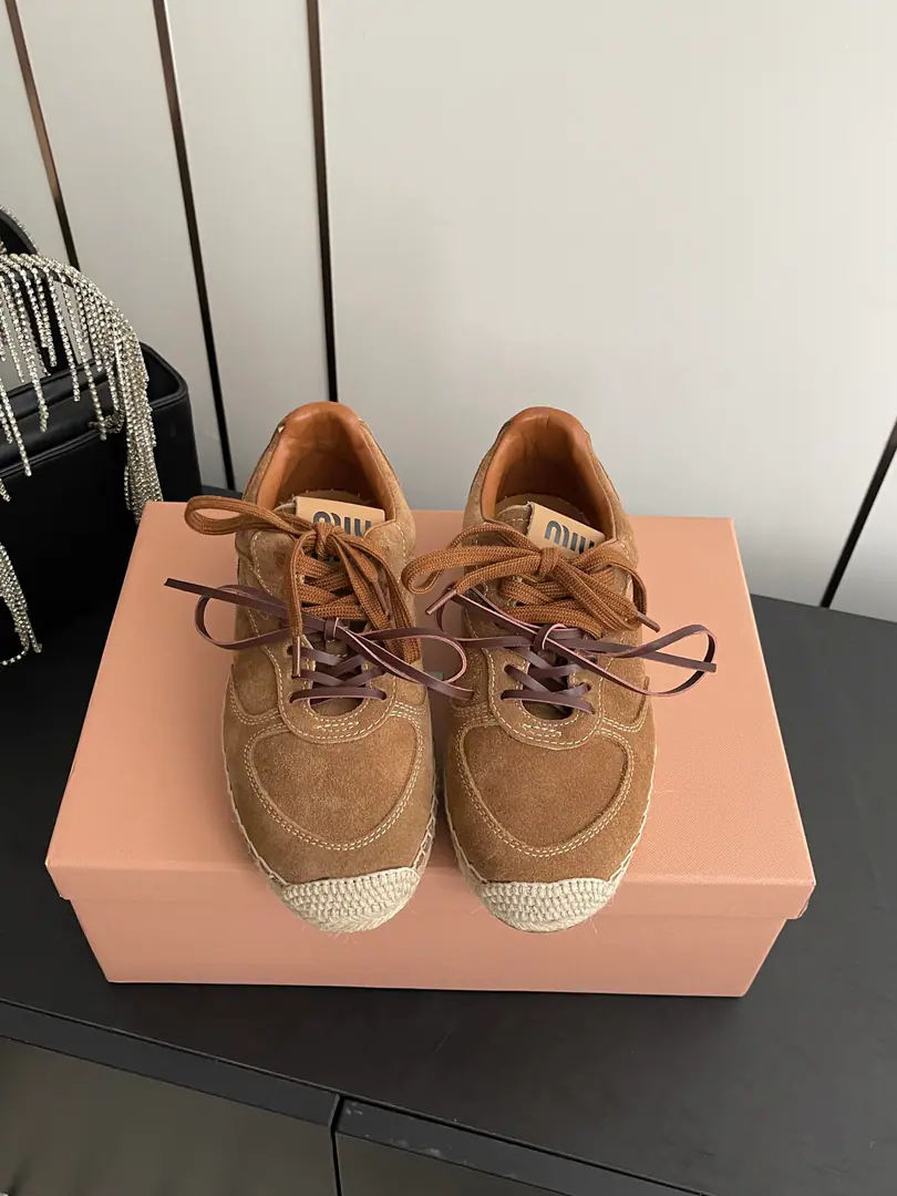 🏧𝐌𝐢𝐮𝐌𝐢𝐮New paragraph Weaving ash-coater shoes The latest show. Classic Upgrade Comfort and fashion. Every color fits well., Designed to match different style requirements Shoe.AHigh-class silk-lighted cow.+Laffy Weavers. Uchi.AHigh-class silk-lighted cow. Original import of rubber bottom Codes: 35-40（40Make a reservation.）