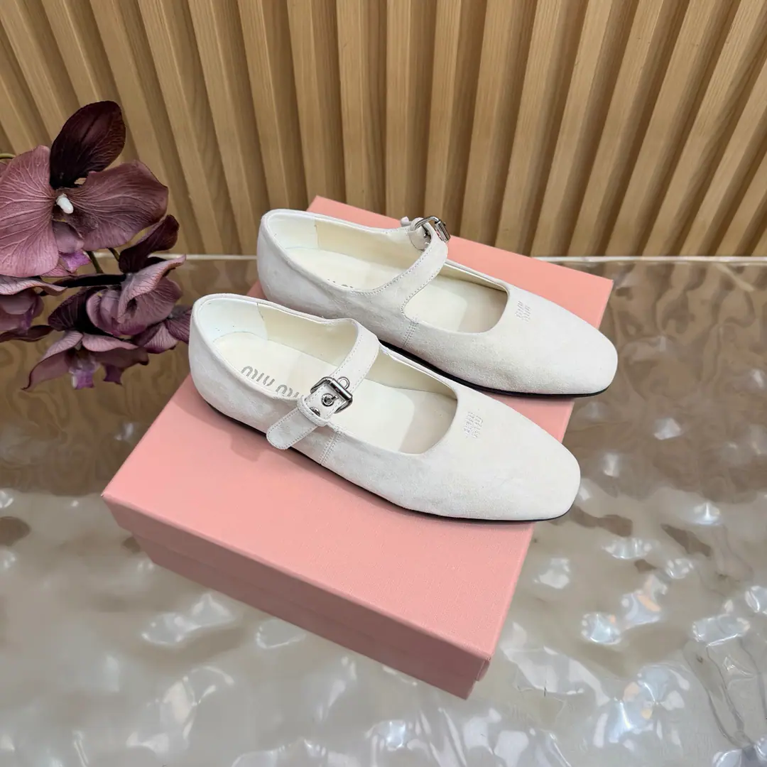 𝑀𝑖𝑢𝑀𝑖 ²⁰²² Mu. Mu. New paragraph🩰Square Ballet.🎀Mary Jane's shoe series is new.🎀miumiu ★★★★★ Paris Fashion Week's latest show., A new set of cozyness and fashion styles., Pointheads and round-head designs match different style requirements ♺ Shoe.: Cows are counter-feat. ♺ Uchi.: The original custom is in the sheep's skin. ♺ Otsumi!: Original Base ♺ Shoes.: 35-39（34, 40, 41Custom without re-offer） ♺ The most expensive cabinet is packed.