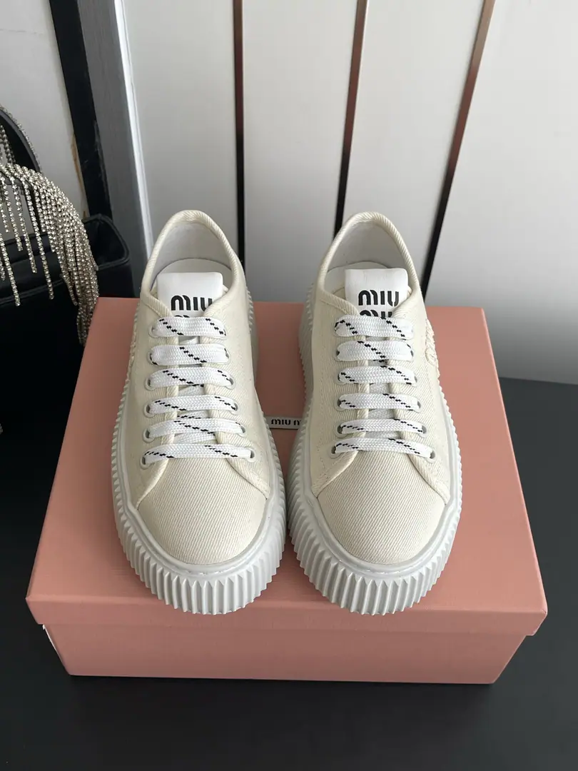 🏧𝐌𝐢𝐮𝐌𝐢𝐮New crackers and leisure shoes. This is a nice, tight, loose-ass, sweat-ass, sweat-ass, man.～ You're always wearing the same thing.！ The upper foot is so nice and comfortable.💯A classic, a rare piece of talent.！ ✔Fabulous.: Import of canvas materials ✔Uchi.: In the air, in the skin. ✔Otsumi!: The original was a very light model. ✔Codes: 35-40 [40.41Make a reservation.] ✔Packaging: Original full flight box