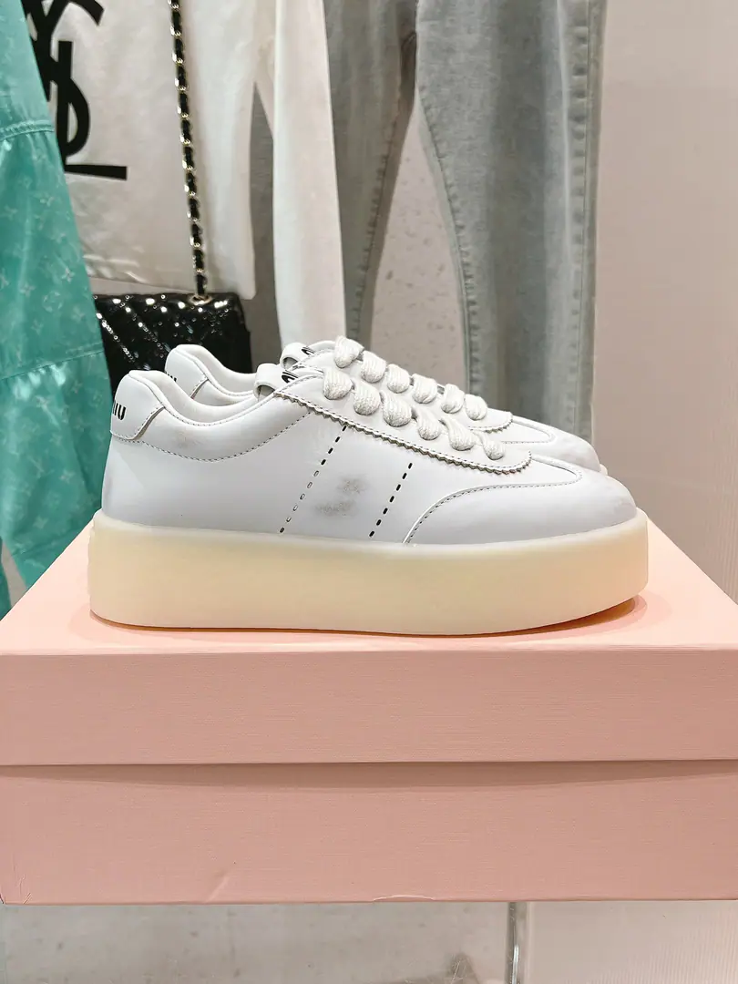 🏧𝐌𝐢𝐮𝐌𝐢𝐮Top Quality New starter.｜The old dirty little tadpoles.！ It's a good American relic with leisure and sports shoes.～ The upper foot is so nice and comfortable.💯A classic, a rare piece of talent.！ Materials and processes Imported cow flour. In silk cow skins. I'm comfortable with air. OriginalTPU♪ And the vacuum is thick ♪ Size: 35-40 [40Custom]