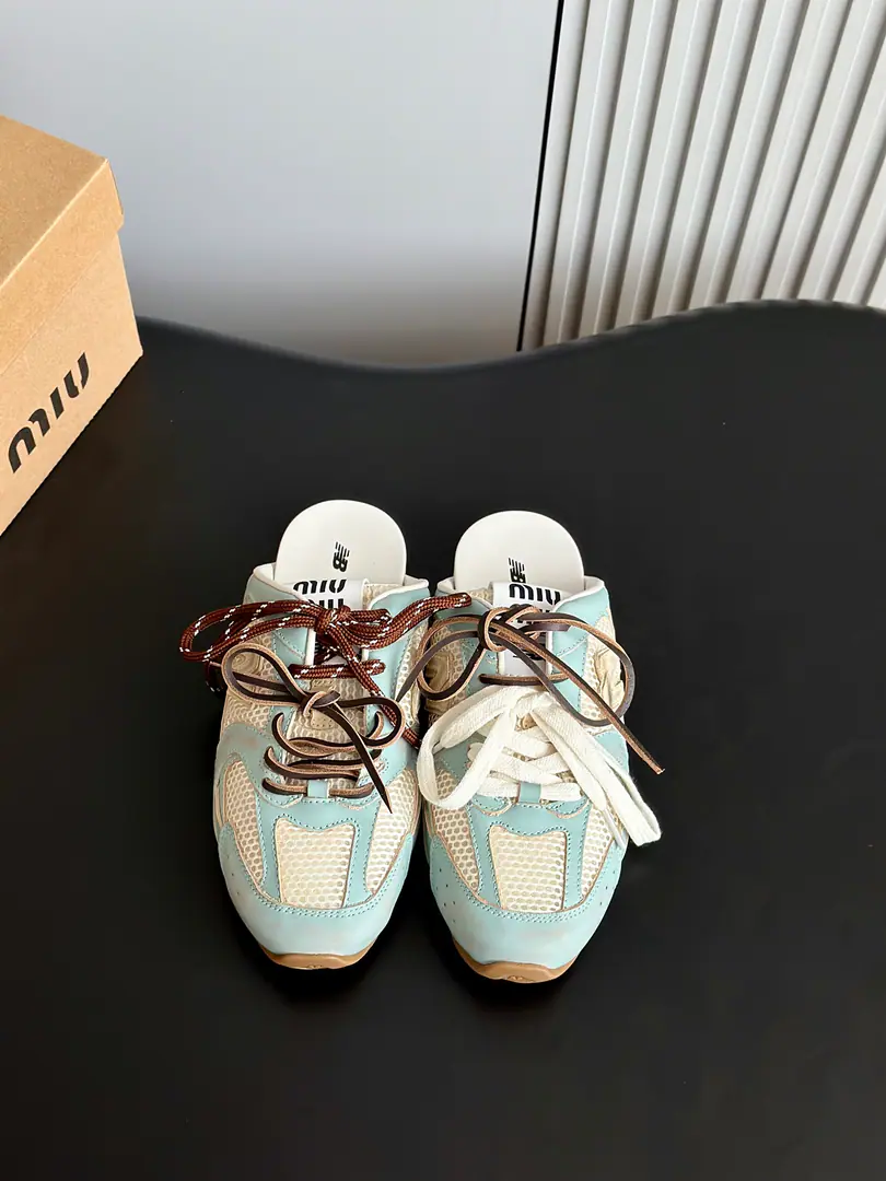 Batch Miumi* ✖️new Balanc* Joint couple sneakers. Happy shoes from Meadard are old and colored. Shoes with a pair of corny, leather., In the cow's skin., Self-module skating rubber grinding base The shoelaces were designed with three pairs of shoelaces per shoe, which are more popular recently. Female size35-39（40Make a no-refund order.） Men's size.39-44