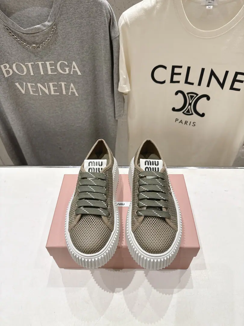 🏧𝐌𝐢𝐮𝐌𝐢𝐮New airnet sauda shoes. This is a nice American-style exercise shoe.～ You're always wearing the same thing.！ The upper foot is so nice and comfortable.💯A classic, a rare piece of talent.！ ✔Fabulous.: Import special airnet veil ✔Uchi.: Air fabric. ✔Otsumi!: Original OpenEVAIt's so light. ✔Codes: 35-40（40Make a no-refund order.）