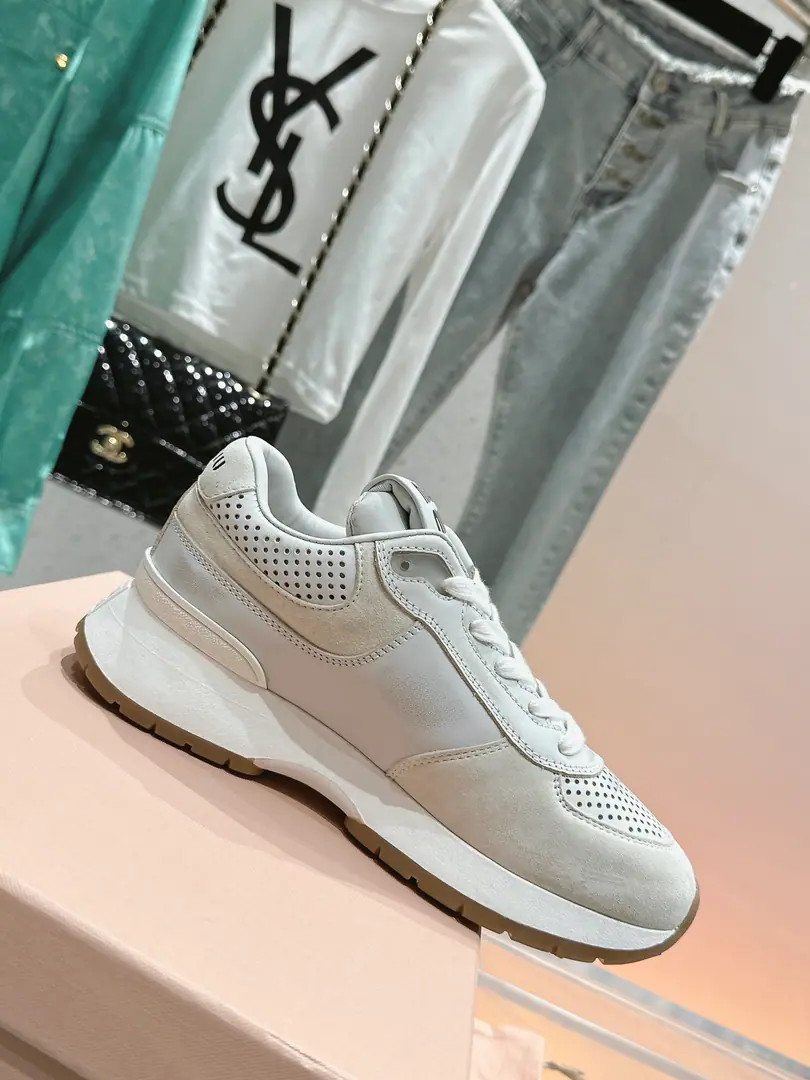 🏧𝐌𝐢𝐮𝐌𝐢𝐮Top Quality New starter.｜The old dirty little tadpoles.！ It's a good American relic with leisure and sports shoes.～ The upper foot is so nice and comfortable.💯A classic, a rare piece of talent.！ Materials and processes Imported cow flour. In silk cow skins. I'm comfortable with air. OriginalTPU♪ And the vacuum is thick ♪ Size: 35-40 [40Custom]