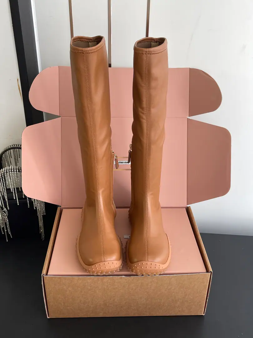 🏧𝐌𝐢𝐮𝐌𝐢𝐮/Mu Mu Xiu Dong's new boots are too strong👢The cabinet is new. Original top-level pure manual💃🏽The Thin Legs.. The fabric is imported with ballistic materials. I'll put my foot in the skin. Original version to open Size35-39 [40Do it.]