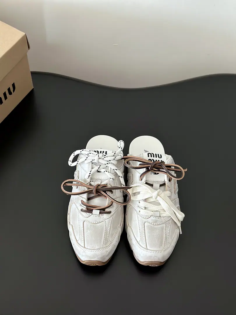 Batch miu mi* ✖️new Balanc* Joint couple sneakers. Half-drawn. Shoes with a pair of corny, leather., In the sheep's skin., Self-module skating rubber grinding base Shoes belts are designed with a shoe belt for each shoe, which is more popular recently. size: Female35-40Men39-45（Women40Men45Do it.）