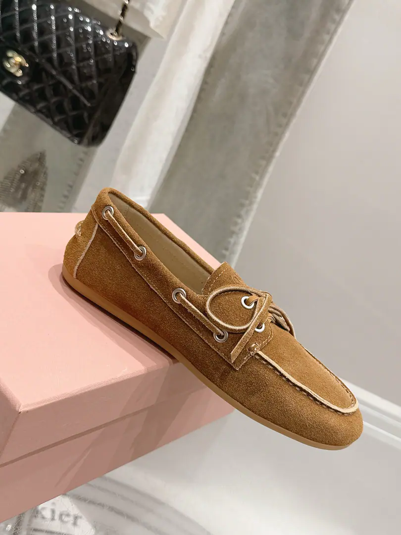 🏧𝐌𝐢𝐮𝐌𝐢𝐮Top Quality The new one.｜I'll make old tie-driver shoes.！ It's a perfect American relic of leisure sports shoes.～ The upper foot is so nice and comfortable.💯A fine, pure handmade one.. Materials and processes Imported gravy. Inside, put your feet on the inside. I'm comfortable with air. ZP- The rubber floor. Slipperproof grinding. Size: 35-40 [40.41Custom]