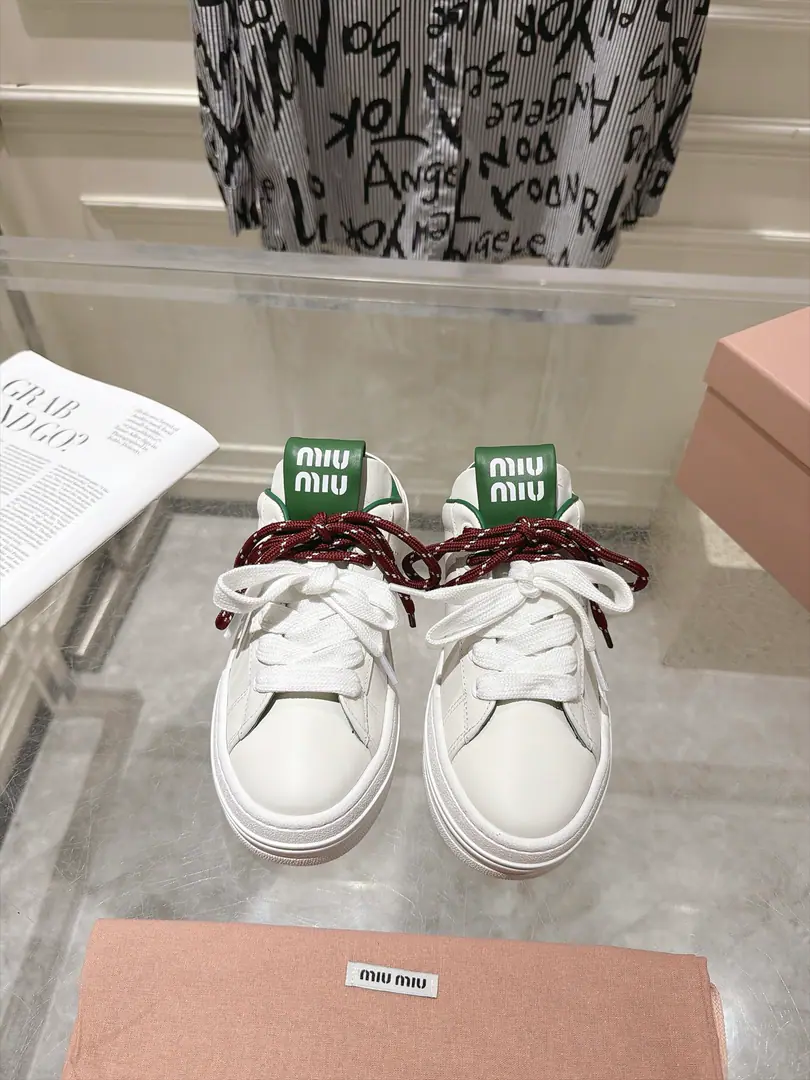 🏧𝐌𝐢𝐮𝐌𝐢𝐮New pair of pairs of shoes. The top-level thick-down leisure sport, Muller's white shoes. I'm not bored with the punching. It's nicer to have a staircase. The daily street trip is perfect. The feet are clean and clean. I'll be in the middle of a four-year contract. The fabric is custom-made for cattle. The insides are all sheep's skin. Original Opener CustomTPUOtsumi! size: 35-39（40/41Custom）