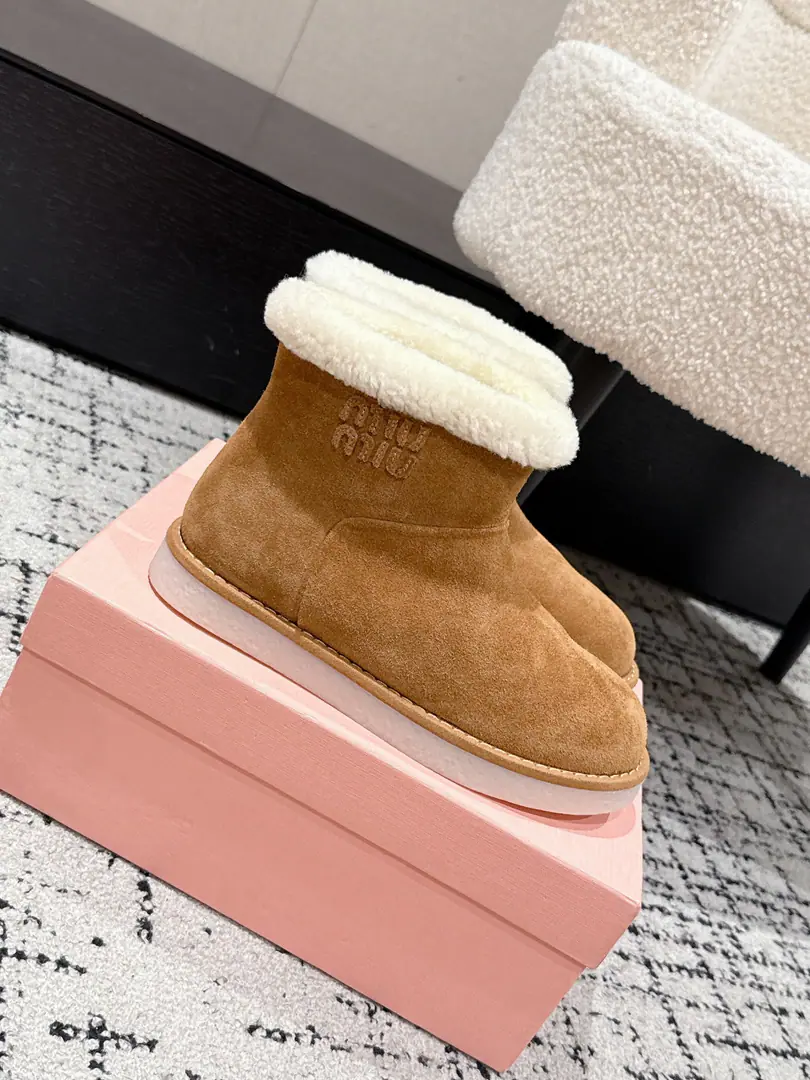 🏧𝐌𝐢𝐮𝐌𝐢𝐮The fall is the latest. The locket. A wooly snow boots.. Winter warm snow boots. I'm sure it's not disappointing., The stupid snow boots that attract you at first glance., It's so nice to talk. Take a look.！ Fabulous.: Cow counter-featuration material Uchi.: Import lamb wool Otsumi!: Original model rubber bottom Size: 35-41 [40.41Do it.]