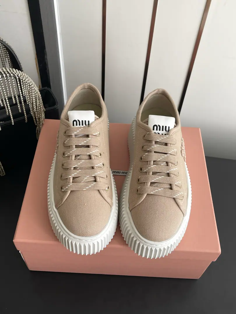🏧𝐌𝐢𝐮𝐌𝐢𝐮New crackers and leisure shoes. This is a nice, tight, loose-ass, sweat-ass, sweat-ass, man.～ You're always wearing the same thing.！ The upper foot is so nice and comfortable.💯A classic, a rare piece of talent.！ ✔Fabulous.: Import of canvas materials ✔Uchi.: In the air, in the skin. ✔Otsumi!: The original was a very light model. ✔Codes: 35-40 [40.41Make a reservation.] ✔Packaging: Original full flight box
