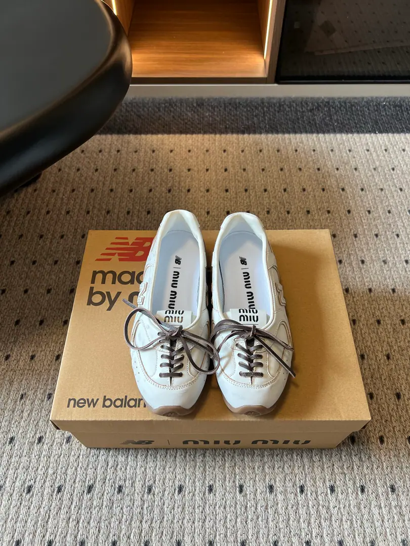 Miu Mi* x New Balanc*26ssThe new money is a small ballet sole. I'm not sure I'm sure I'm going to be able to get a better look at this., Soft-formed foot-inclusive, The straps are fine., The regood shoe muscle., Base-floor light profit. The color system is fit for daily multi-dressing., With a leisure pants and a loose body., The pair of half-sands is soft and ancient., I'm shopping everyday., A short trip., It's all right for light commutes.. Shoe.: Bullskins. Uchi.: Lamb skin./Nebula Otsumi!: TPUOtsumi! size: 35-45Code（40, 45Code custom is not to be changed）