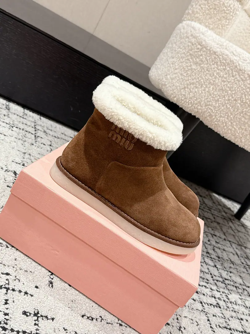 🏧𝐌𝐢𝐮𝐌𝐢𝐮The fall is the latest. The locket. A wooly snow boots.. Winter warm snow boots. I'm sure it's not disappointing., The stupid snow boots that attract you at first glance., It's so nice to talk. Take a look.！ Fabulous.: Cow counter-featuration material Uchi.: Import lamb wool Otsumi!: Original model rubber bottom Size: 35-41 [40.41Do it.]