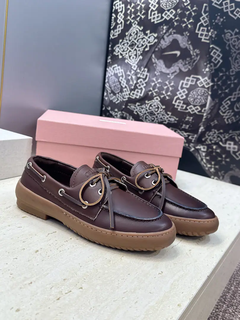 Plant prices Miumiu 2026Spring and summer, the new butterfly, the girl's shoes. Mu Mu LetterslogoThe flat-lined system has a round head and a single shoe. Material:I'll import a cow's skin on my shoe./Import sheep, skin.+In the skin of the sheep.+Original modeling slides over base Size:35-41(40.41Custom without re-offer）