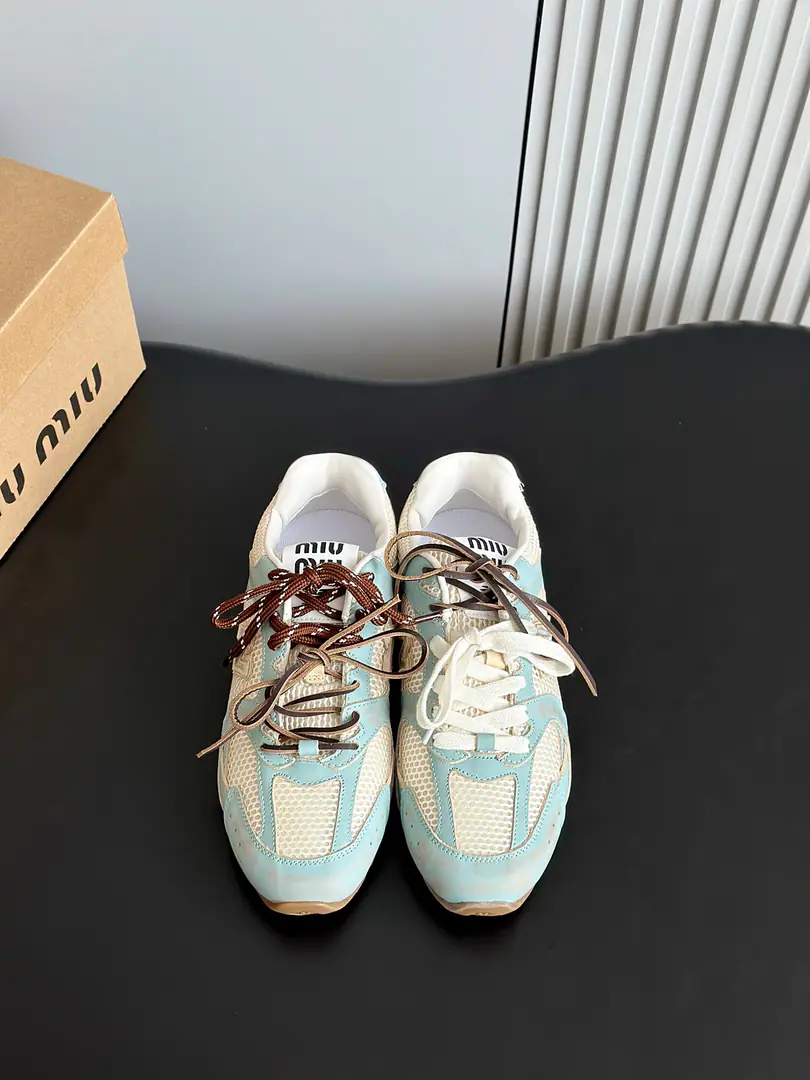 Batch Miumi* ✖️new Balanc* Joint couple sneakers. Happy shoes from Meadard are old and colored. Shoes with a pair of corny, leather., In the cow's skin., Self-module skating rubber grinding base The shoelaces were designed with three pairs of shoelaces per shoe, which are more popular recently. Female size35-39（40Make a no-refund order.） Men's size.39-44