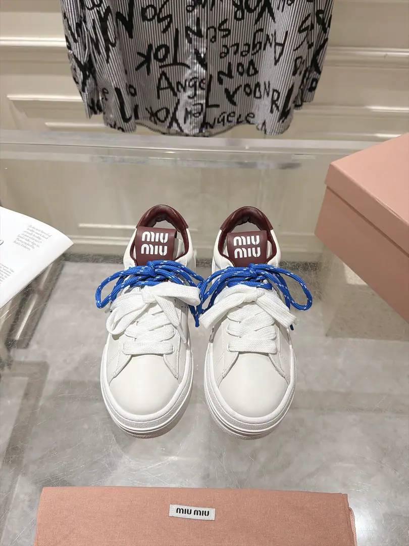 🏧𝐌𝐢𝐮𝐌𝐢𝐮New pair of pairs of shoes. The top-level thick-down leisure sport, Muller's white shoes. I'm not bored with the punching. It's nicer to have a staircase. The daily street trip is perfect. The feet are clean and clean. I'll be in the middle of a four-year contract. The fabric is custom-made for cattle. The insides are all sheep's skin. Original Opener CustomTPUOtsumi! size: 35-39（40/41Custom）