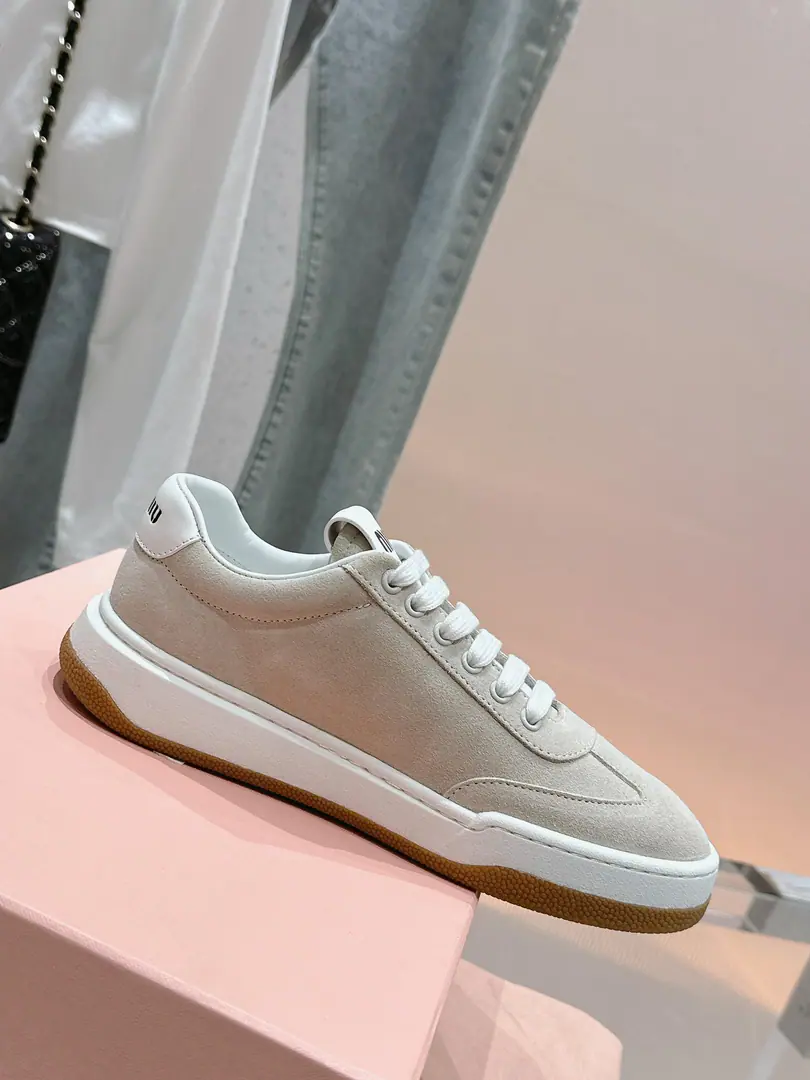 🏧𝐌𝐢𝐮𝐌𝐢𝐮Top Quality New starter.｜The old dirty little tadpoles.！ It's a good American relic with leisure and sports shoes.～ The upper foot is so nice and comfortable.💯A classic, a rare piece of talent.！ Materials and processes Imported cow flour. In silk cow skins. I'm comfortable with air. OriginalTPU♪ And the vacuum is thick ♪ Size: 35-40 [40Custom]