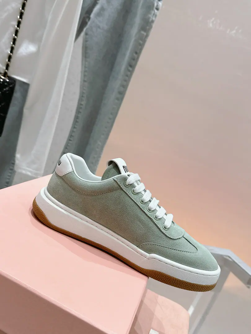 🏧𝐌𝐢𝐮𝐌𝐢𝐮Top Quality New starter.｜The old dirty little tadpoles.！ It's a good American relic with leisure and sports shoes.～ The upper foot is so nice and comfortable.💯A classic, a rare piece of talent.！ Materials and processes Imported cow flour. In silk cow skins. I'm comfortable with air. OriginalTPU♪ And the vacuum is thick ♪ Size: 35-40 [40Custom]