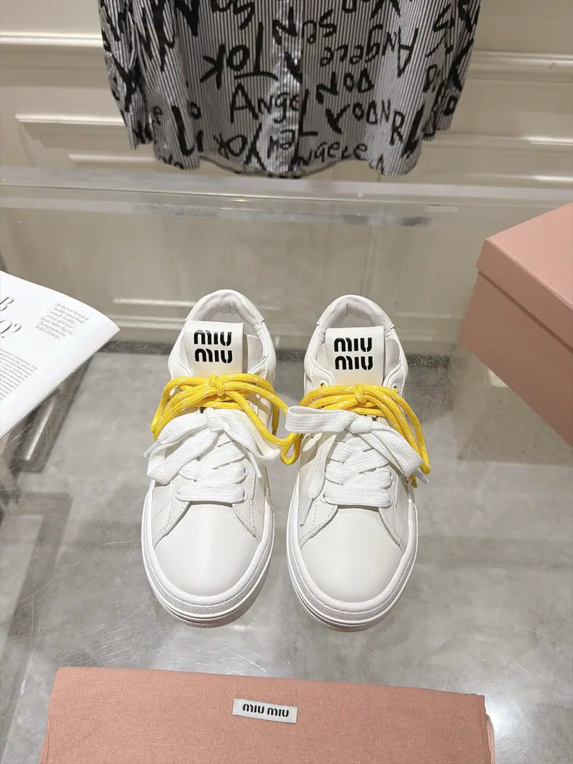 🏧𝐌𝐢𝐮𝐌𝐢𝐮New pair of pairs of shoes. The top-level thick-down leisure sport, Muller's white shoes. I'm not bored with the punching. It's nicer to have a staircase. The daily street trip is perfect. The feet are clean and clean. I'll be in the middle of a four-year contract. The fabric is custom-made for cattle. The insides are all sheep's skin. Original Opener CustomTPUOtsumi! size: 35-39（40/41Custom）