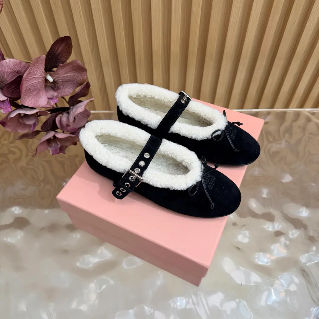 𝑀𝑖𝑢𝑀𝑖 ²⁰²² Mu. Mu. New paragraph🩰wool. Ballet.🎀Mary Jane's shoe series is new.🎀miumiu ★★★★★ Paris Fashion Week's latest show., A new set of cozyness and fashion styles., Pointheads and round-head designs match different style requirements ♺ Shoe.: Cows are counter-feat.➕wool. ♺ Uchi.: Original customizes the wool inside ♺ Otsumi!: Original Base ♺ Shoes.: 35-39（34, 40, 41Custom without re-offer） ♺ The most expensive cabinet is packed.