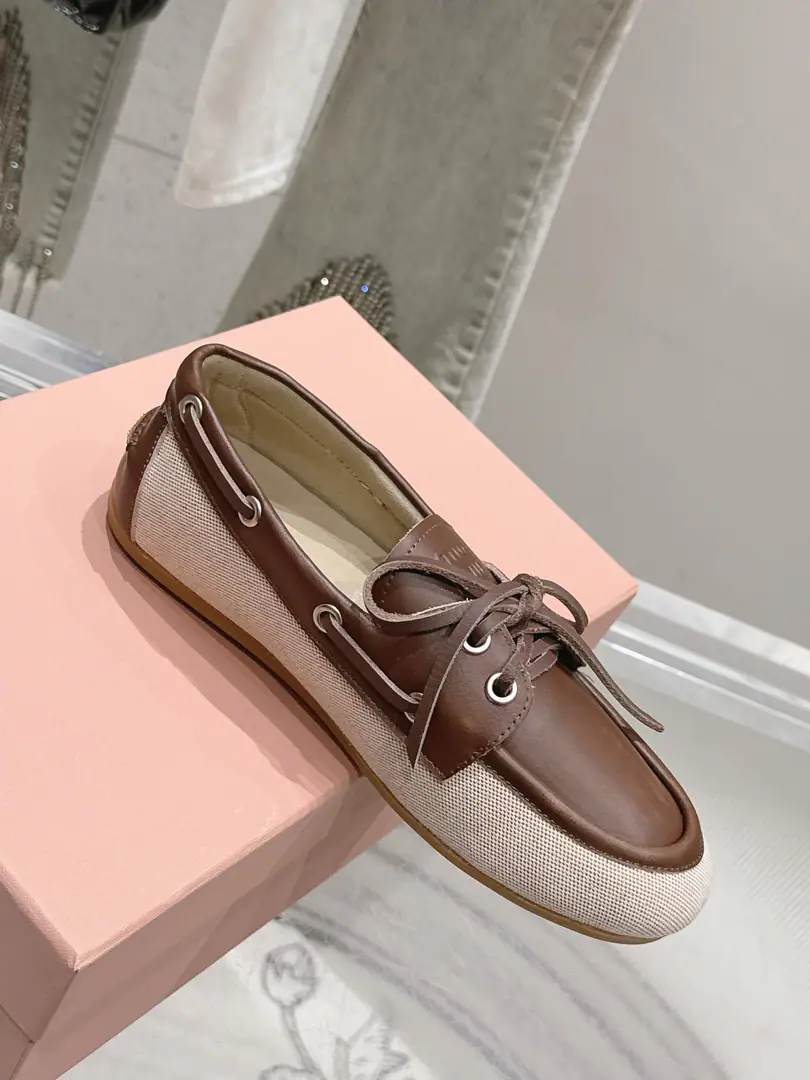 🏧𝐌𝐢𝐮𝐌𝐢𝐮Top Quality The new one.｜I'll make old tie-driver shoes.！ It's a perfect American relic of leisure sports shoes.～ The upper foot is so nice and comfortable.💯A fine, pure handmade one.. Materials and processes Imported gravy. Inside, put your feet on the inside. I'm comfortable with air. ZP- The rubber floor. Slipperproof grinding. Size: 35-40 [40.41Custom]