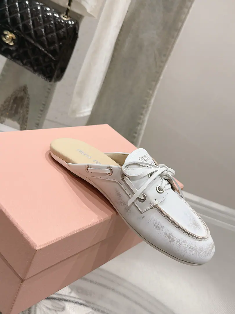 🏧𝐌𝐢𝐮𝐌𝐢𝐮Top Quality The new one.｜I'll make old tie-driver shoes.！ It's a perfect American relic of leisure sports shoes.～ The upper foot is so nice and comfortable.💯A fine, pure handmade one.. Materials and processes Imported gravy. Inside, put your feet on the inside. I'm comfortable with air. ZP- The rubber floor. Slipperproof grinding. Size: 35-40 [40.41Custom]