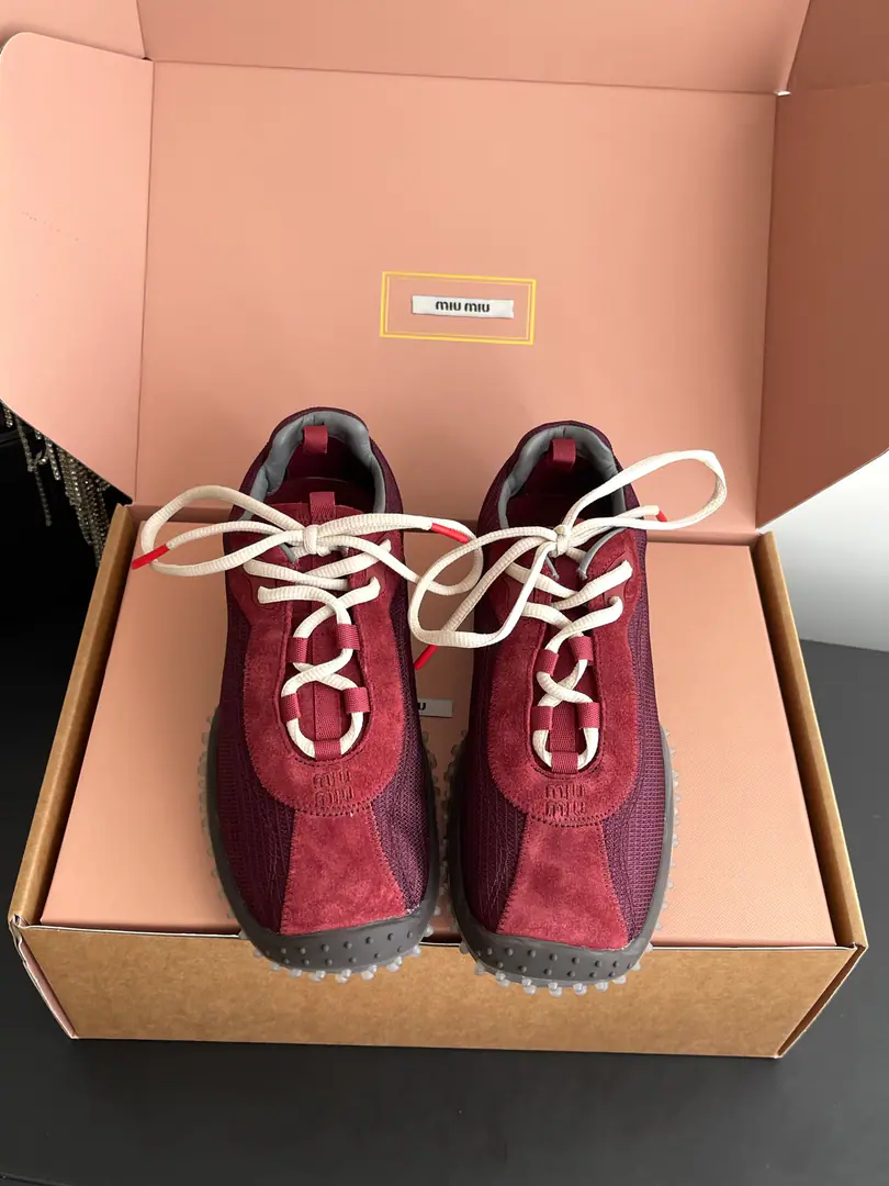 🏧𝐌𝐢𝐮𝐌𝐢𝐮A new and false item. I'll put on the German sports shoes.👟Top Version Shoes are covered in cow revels./Brush The inside sheep. I'm comfortable with air. OriginalTPUOtsumi! He's tall.3.5cm Codes35-41 [40.41Make a reservation.]