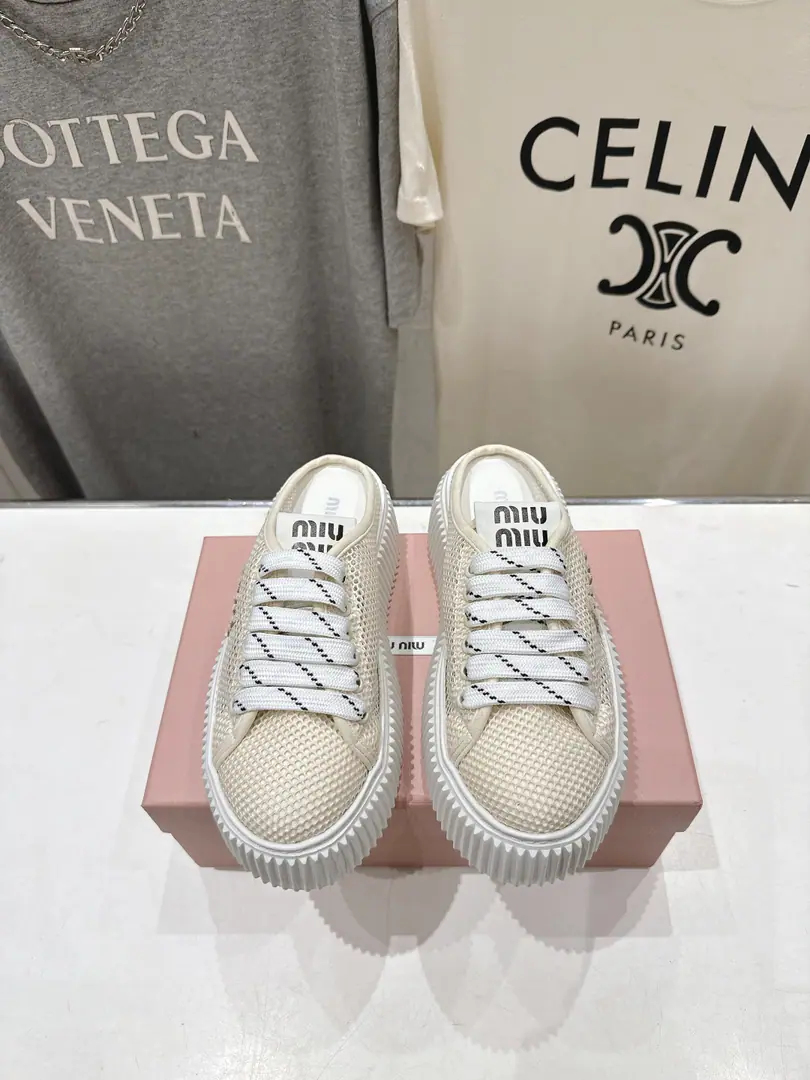 🏧𝐌𝐢𝐮𝐌𝐢𝐮New airnet sauda shoes. This is a nice American-style exercise shoe.～ You're always wearing the same thing.！ The upper foot is so nice and comfortable.💯A classic, a rare piece of talent.！ ✔Fabulous.: Import special airnet veil ✔Uchi.: Air fabric. ✔Otsumi!: Original OpenEVAIt's so light. ✔Codes: 35-40（40Make a no-refund order.）
